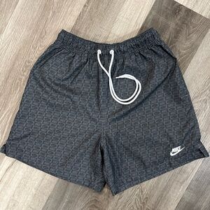 Men's Nike Standard Fit Above Knee Length Nylon Checkerboard Shorts Small Grey